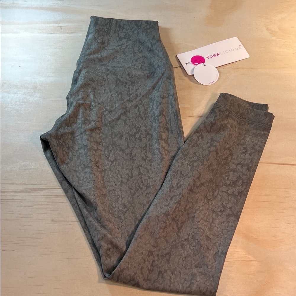 Yogalicious Sage Green/Gray  High rise Leggings Sz S NWT